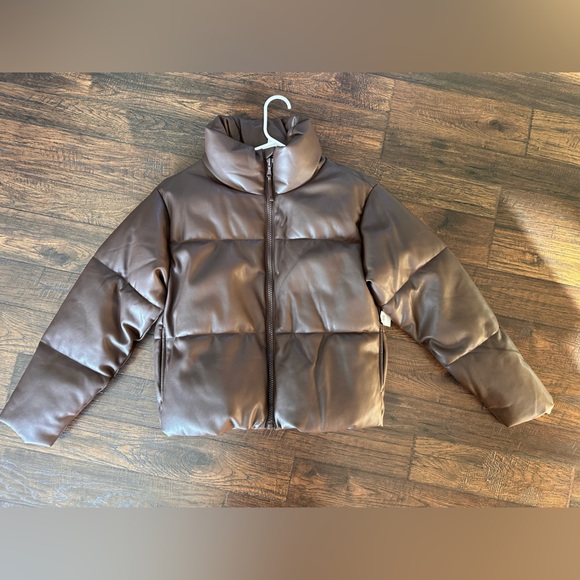 Old Navy Faux Leather Women's
Brown Puffer Jacket NWT SM CHOCOLATE SOFT cropped - Picture 3 of 15